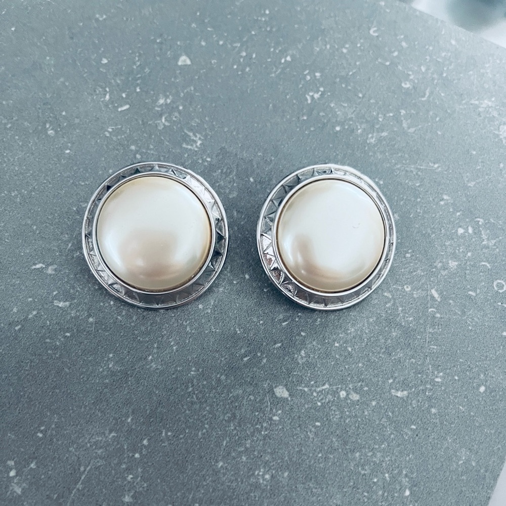 Monet clips pearl on tome silver earrings vintage